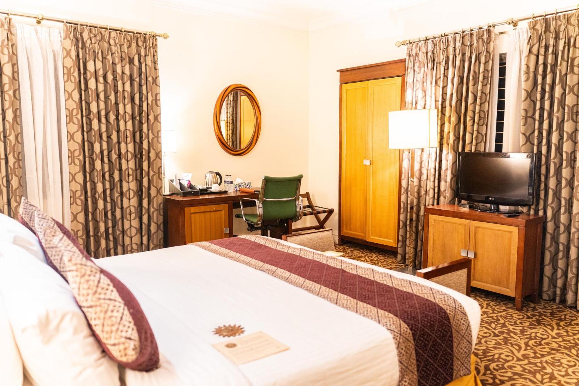Royal King Room With Balcony with 10% discount on Food, 10% discount on Laundry, 10% discount on SPA